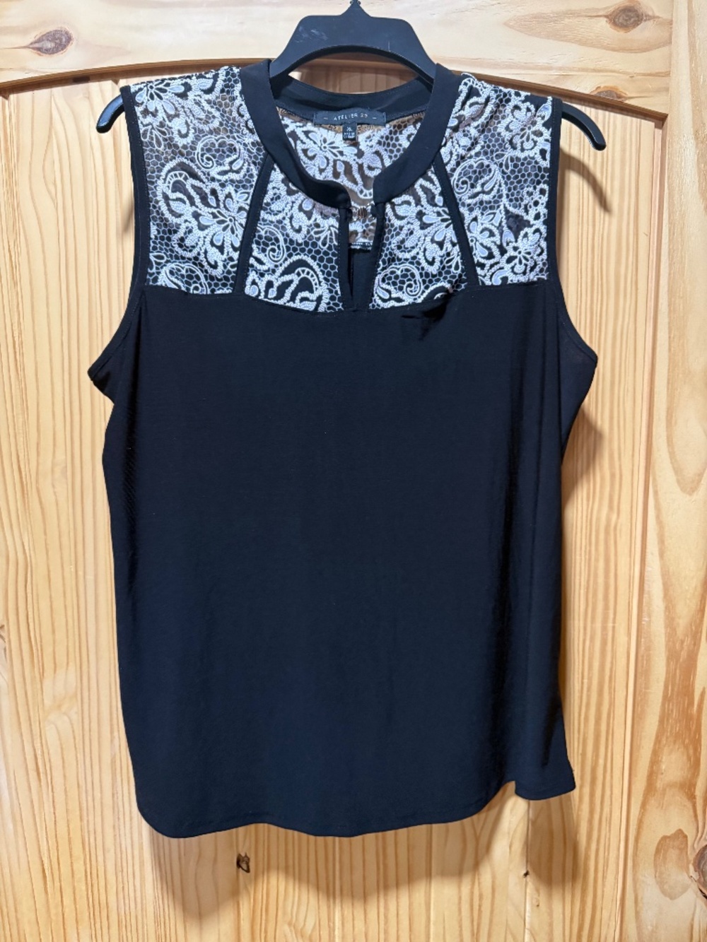 Atelier 29 black top